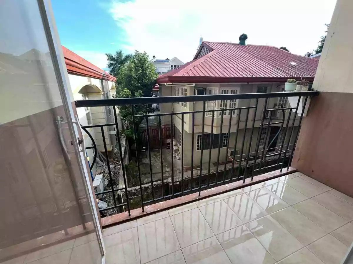 1-Bedroom Condo Unit with Balcony and with Parking Woodcrest Residences for Sale