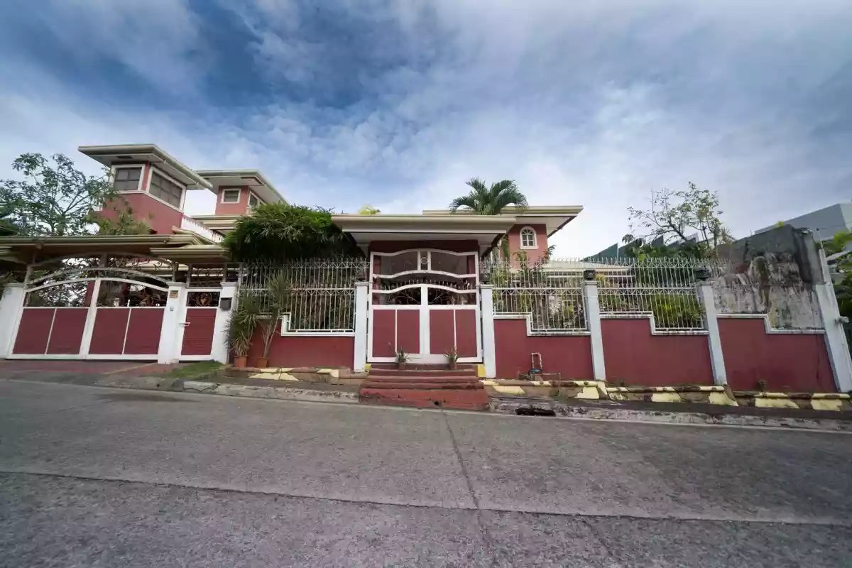 Rush sale 4 storey house and lot with seaview in Talisay City