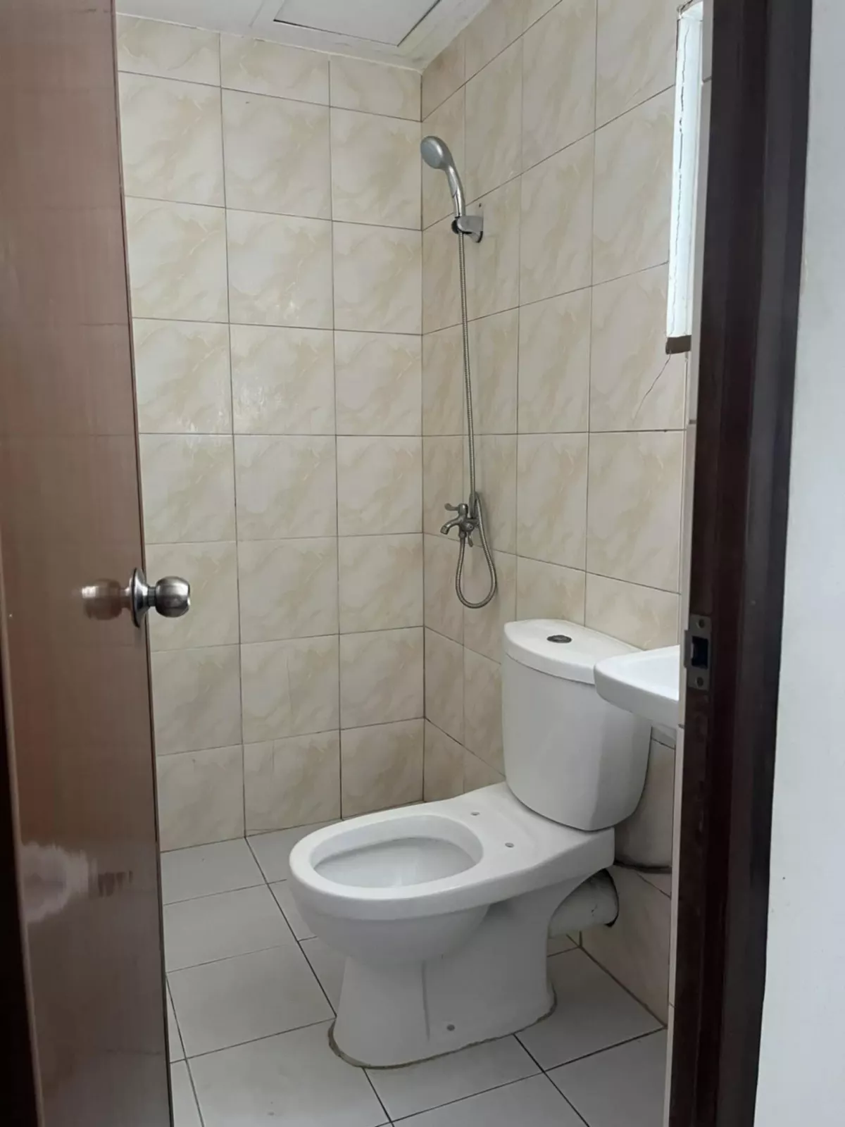 Apartment Building For Sale — Building in Rosello Road, Cebu City, Cebu — Photo 2