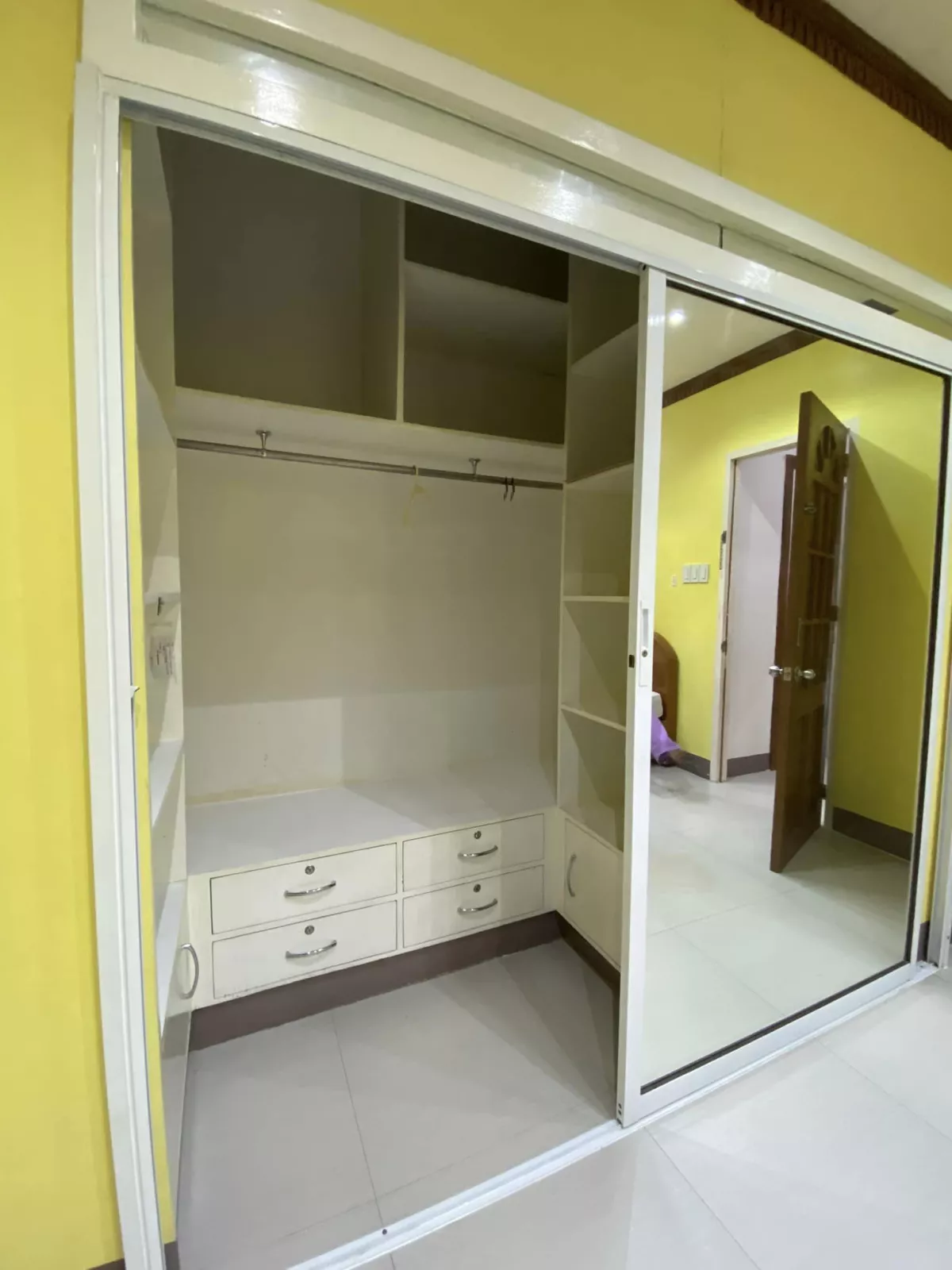 FULLY FURNISHED TOWNHOUSE IN MABOLO — House and Lot in Cebu City, Cebu, Philippines — Photo 3