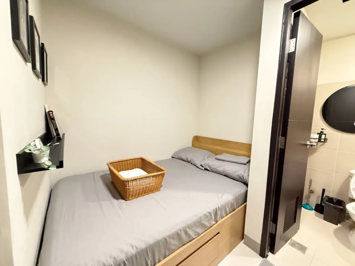 Open photo 12 of 16 — Modern 2Bedroom Condo with Balcony For Sale at Uptown Parksuites, BGC