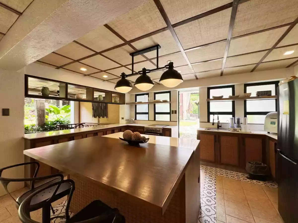 Open photo 13 of 20 — Elegant Modern Industrial Home For Sale  in Tagaytay City