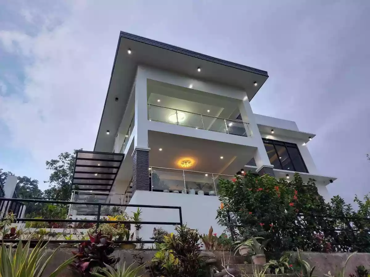 2 Storey Oberlooking Modern Mountain Home and Lot FOR SALE