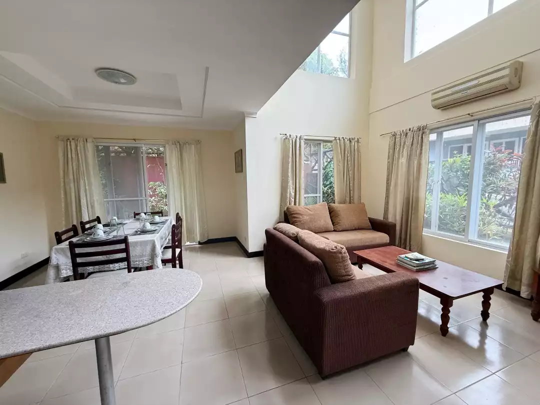 Stunning 3-Bedroom Townhouse for Sale at The Courtyard, Canyonwoods — Townhouse in Lemery, Batangas, Philippines — Photo 4
