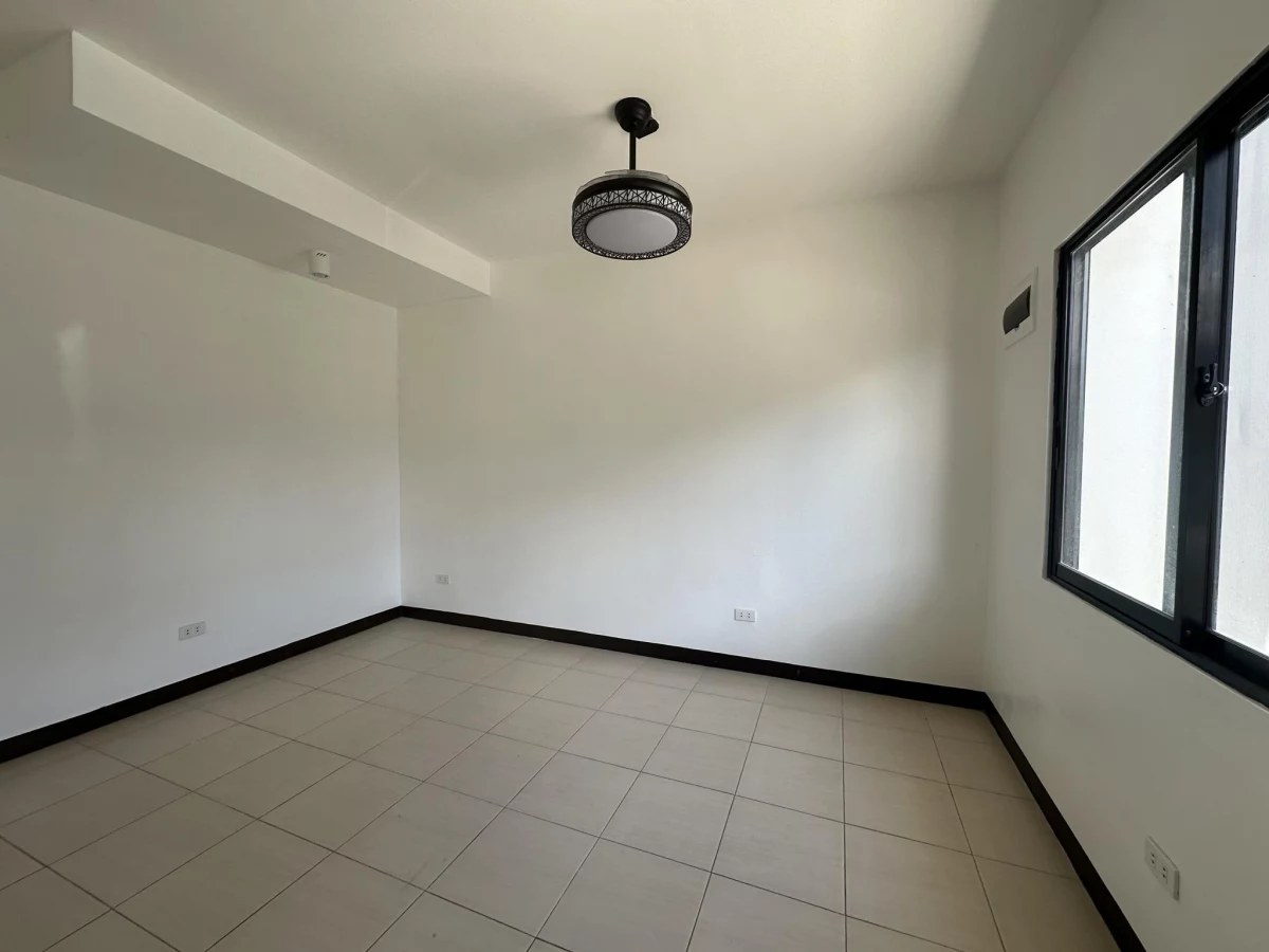 Open photo 11 of 19 — Duplex House