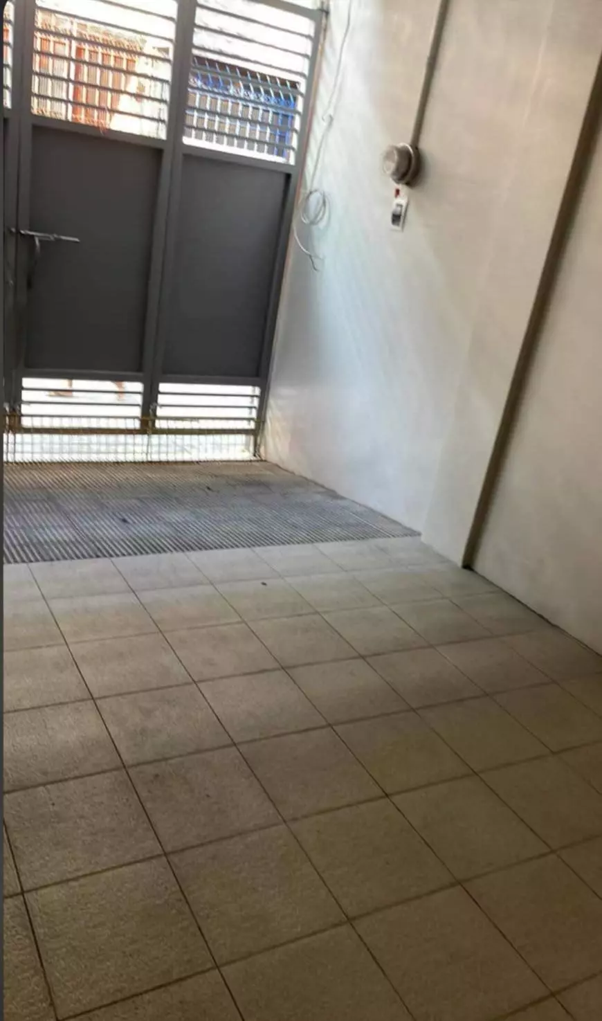 WELL MAINTANIED PRE OWNED TWO STOREY TOWNHOUSE FOR SALE LOWEST PRICE IN SAMPALOC MANILA! — Townhouse in Manila, Metro Manila, Philippines — Photo 2