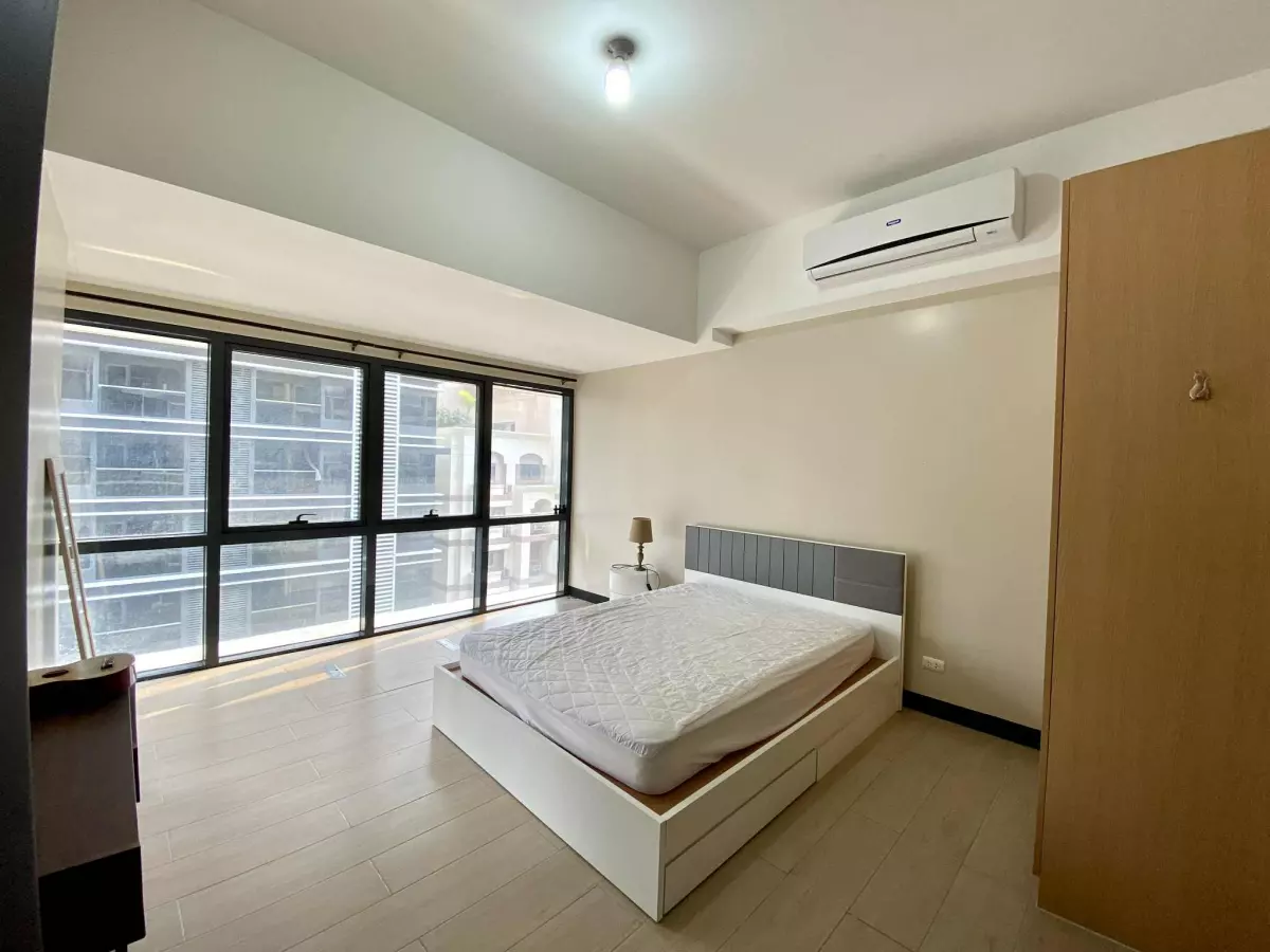 Rush sale condo unit at Salcedo Skysuites Condominium — 1 Bedroom in Makati City, Metro Manila, Philippines — Photo 4