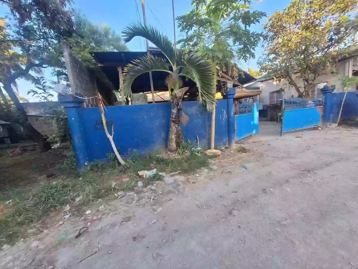 Open photo 12 of 12 — Main House: BUNGALOW WITH 4 BEDROOMS AND 3 DOOR APARTMENT