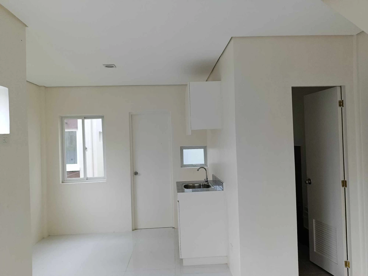 Assume 500k House and Lot! — House and Lot in Bago City, Negros Occidental, Philippines — Photo 2