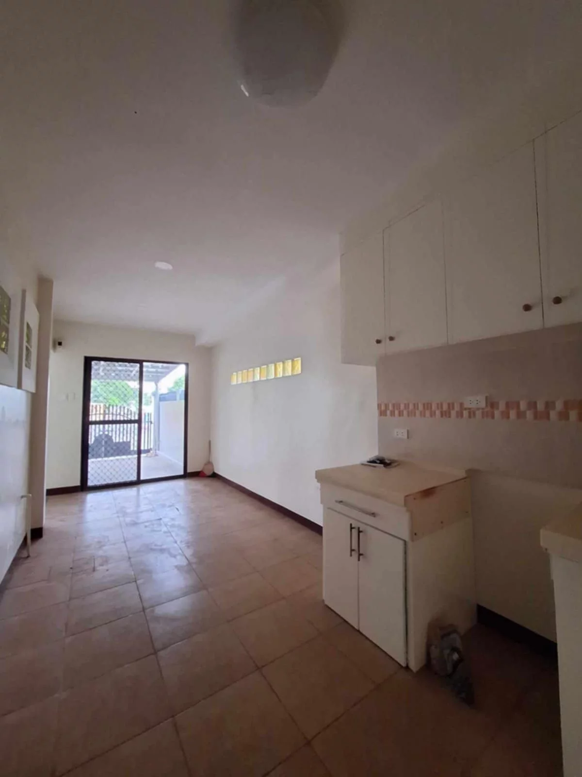 HOUSE AND LOT FOR SALE AT BASAKLAPU-LAPU — House and Lot in Lapu-Lapu City, Cebu, Philippines — Photo 4