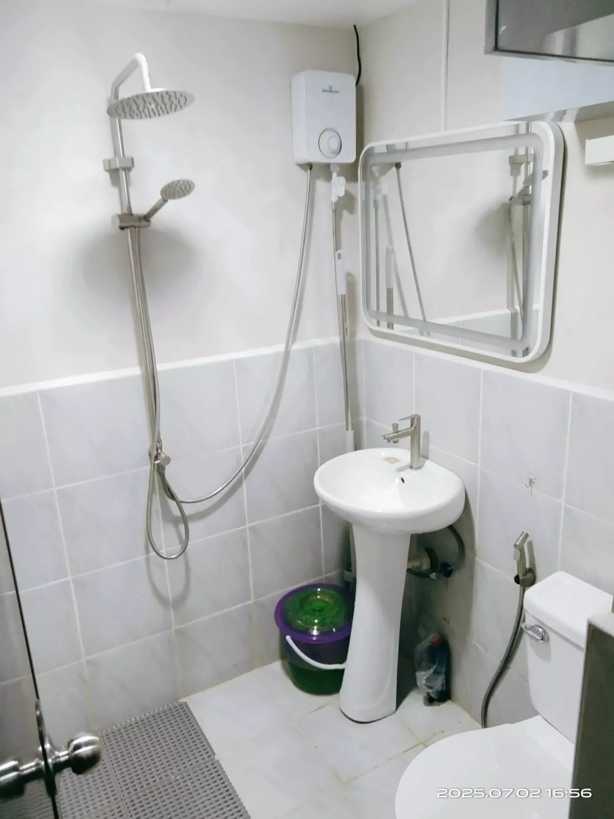 For rent studio type condo unit — Studio in Marigondon Beach Road, Lapu-Lapu City, Central Visayas — Photo 4