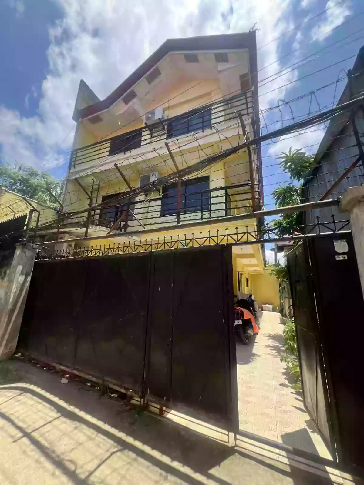 Open photo 42 of 42 — FOR SALE 3-STOREY HOUSE IN MANDAUE CEBU 