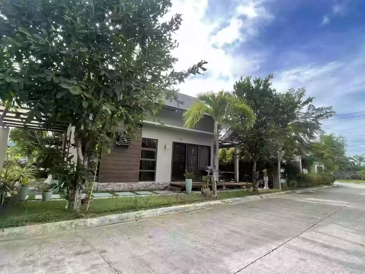 FOR SALE Luxurious House at Aduna Beach Villas Danao — Beach House / Resort in Danao City, Cebu, Philippines — Photo 4