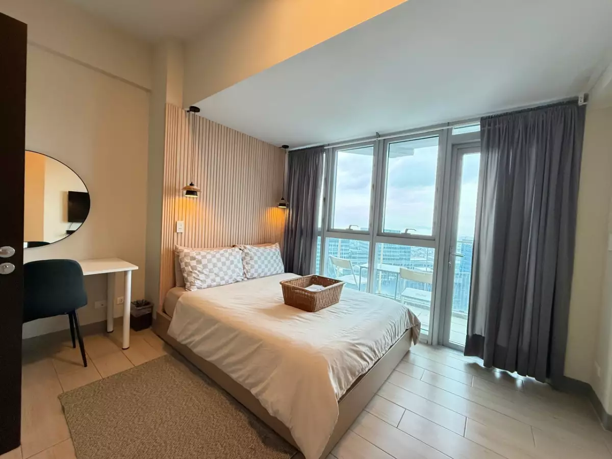 Modern 2Bedroom Condo with Balcony For Sale at Uptown Parksuites, BGC — 2 Bedrooms in 38th Street, Taguig, Metro Manila — Photo 2