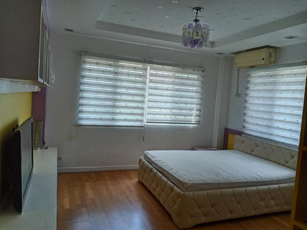 Open photo 11 of 13 — Spacious 5Bedrooms House for Sale in Fairview Village Talisay