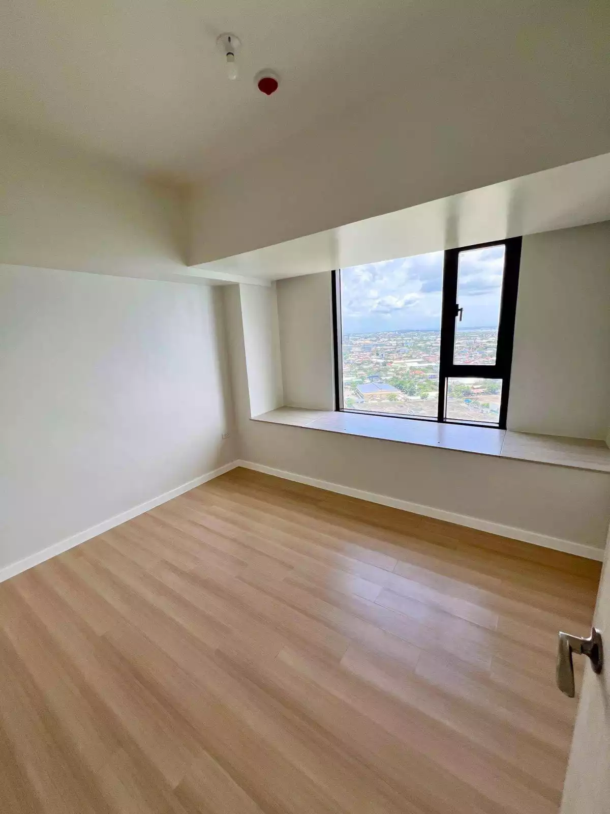 For Rent: Brand New 1 Bedroom Mandani Bay Suites Tower 2 — 1 Bedroom in F.E. Zuellig Avenue, Mandaue City, Philippines — Photo 4
