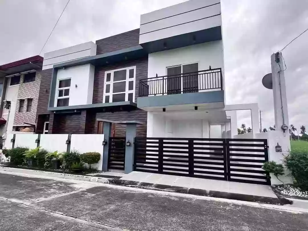 Open photo 14 of 19 — House and Lot RUSH for sale