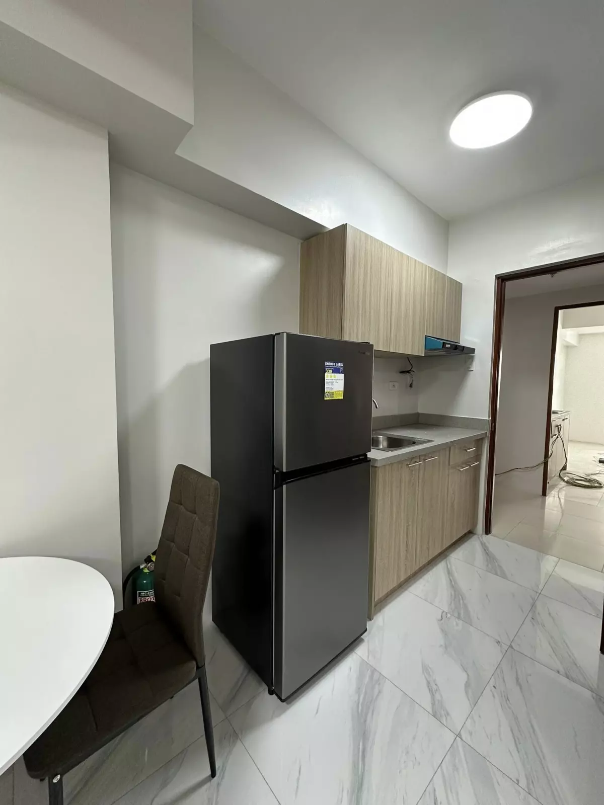 SEMI-FURNISHED STUDIO UNIT — Studio in Cebu City, Cebu — Photo 4