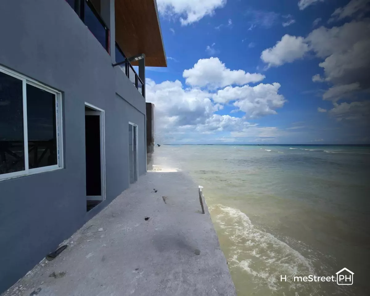 BEACHFRONT REST HOUSE FOR SALE IN OSLOB — Beach House / Resort in Cebu, Philippines — Photo 3