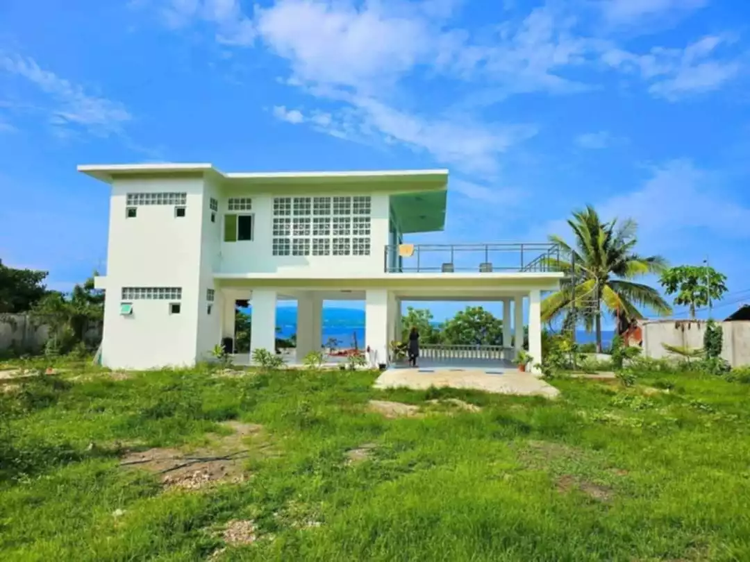 OVERLOOKING HOUSE FOR SALE IN SIBULAN WITH SEA VIEW — House and Lot in Negros Oriental, Philippines — Photo 7