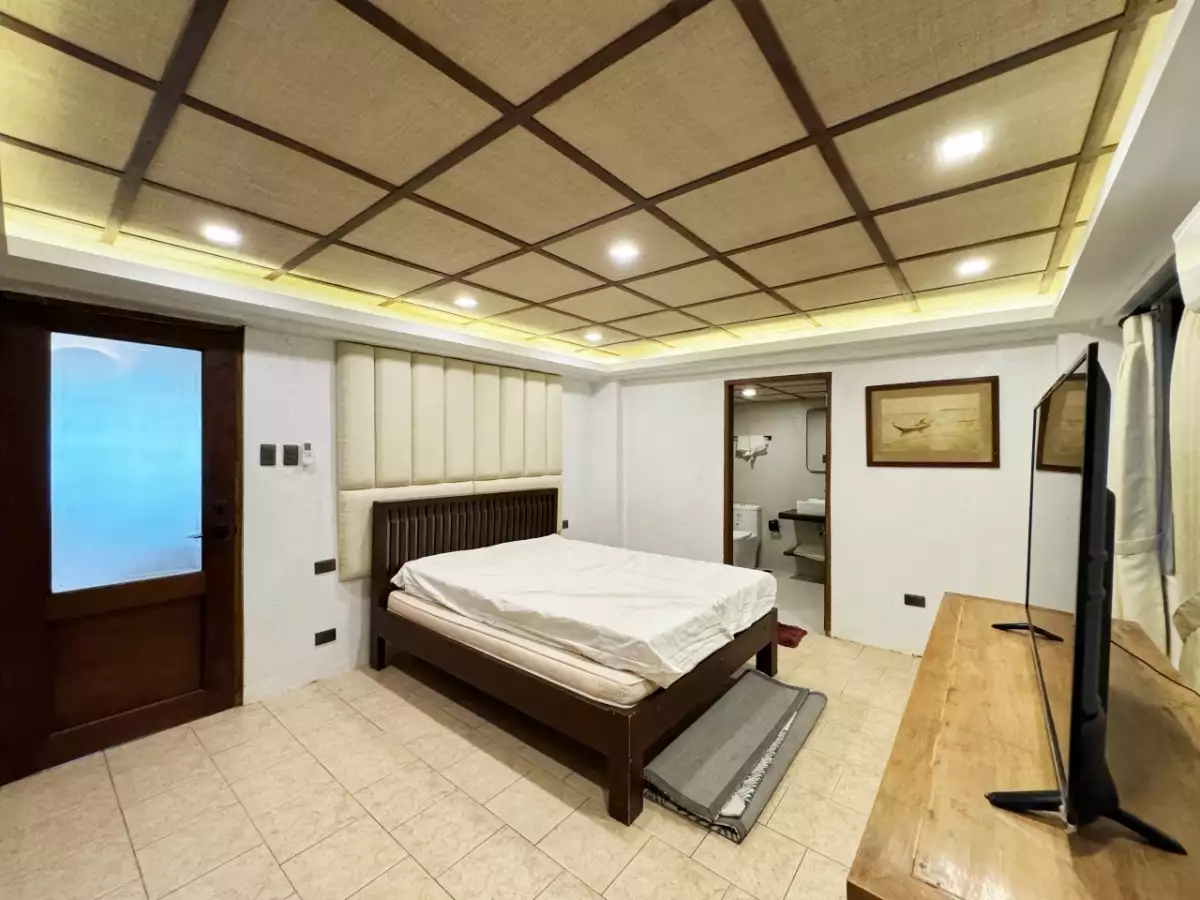 Open photo 15 of 20 — Elegant Modern Industrial Home For Sale  in Tagaytay City