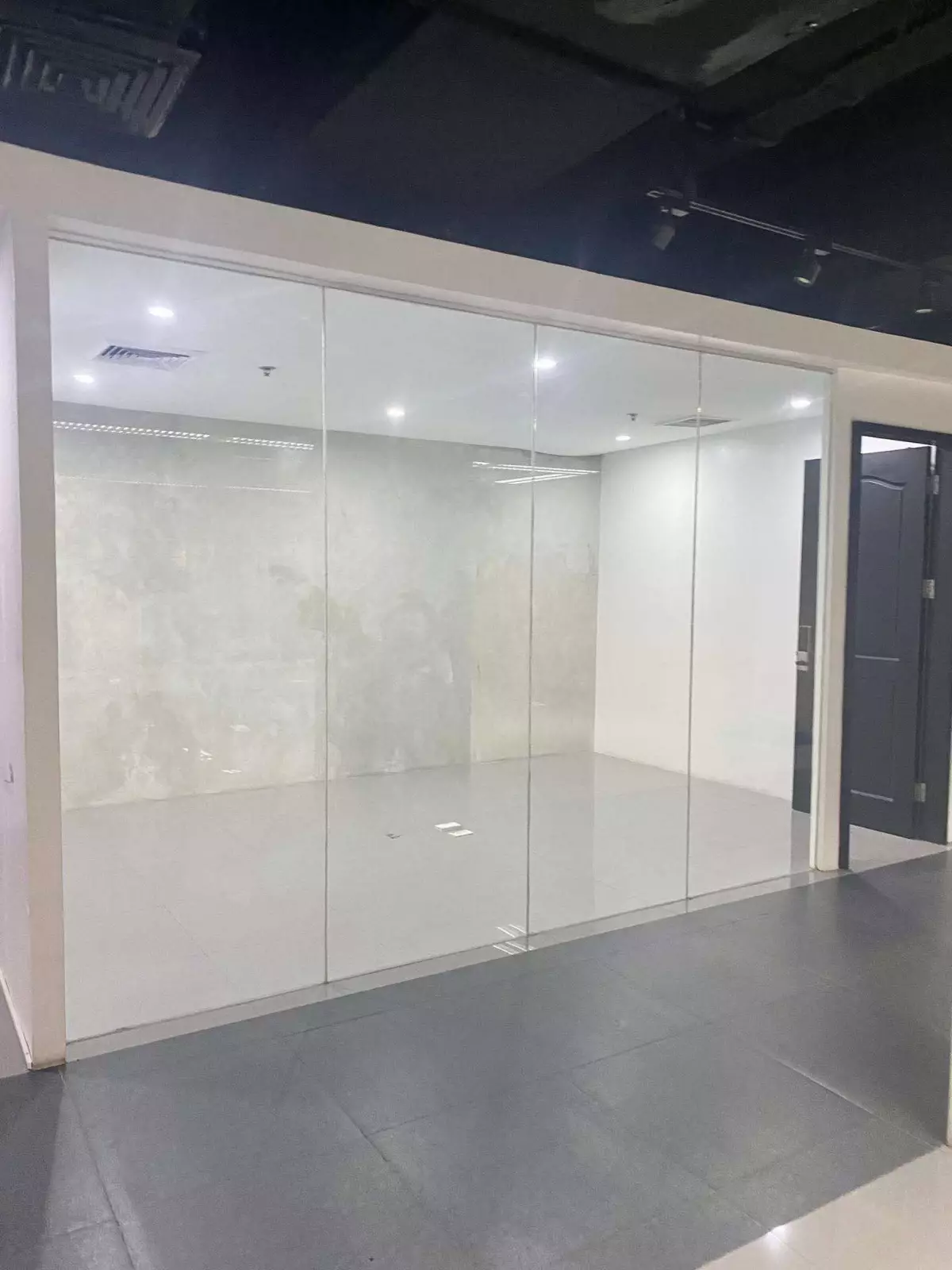 218 Sqm. Office Space For Rent In Cebu Business Park — Office in Luzon Avenue, Cebu City, Cebu — Photo 3
