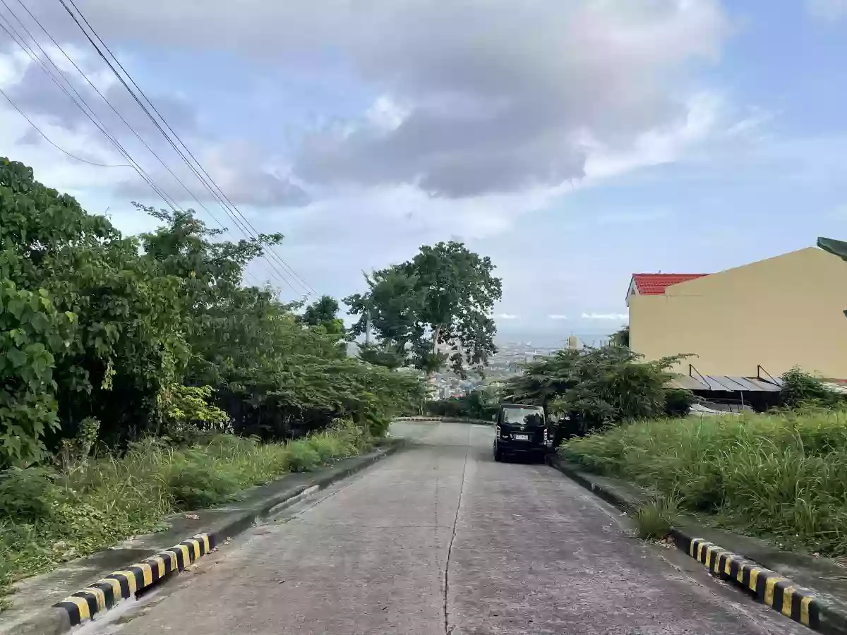 Prime Overlooking Lot for sale - Perfect for your dream home — Residential Lot in Talisay, Cebu, Philippines — Photo 2