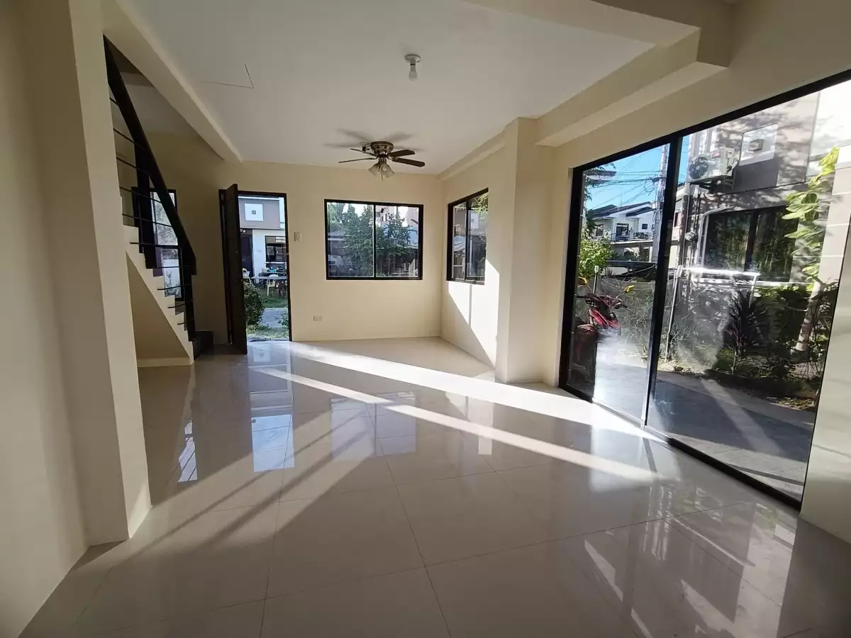 FOR SALE DUPLEX HOUSE IN EASTLAND ESTATE LILOAN — House and Lot in Eastland Dr, Liloan, Cebu — Photo 2