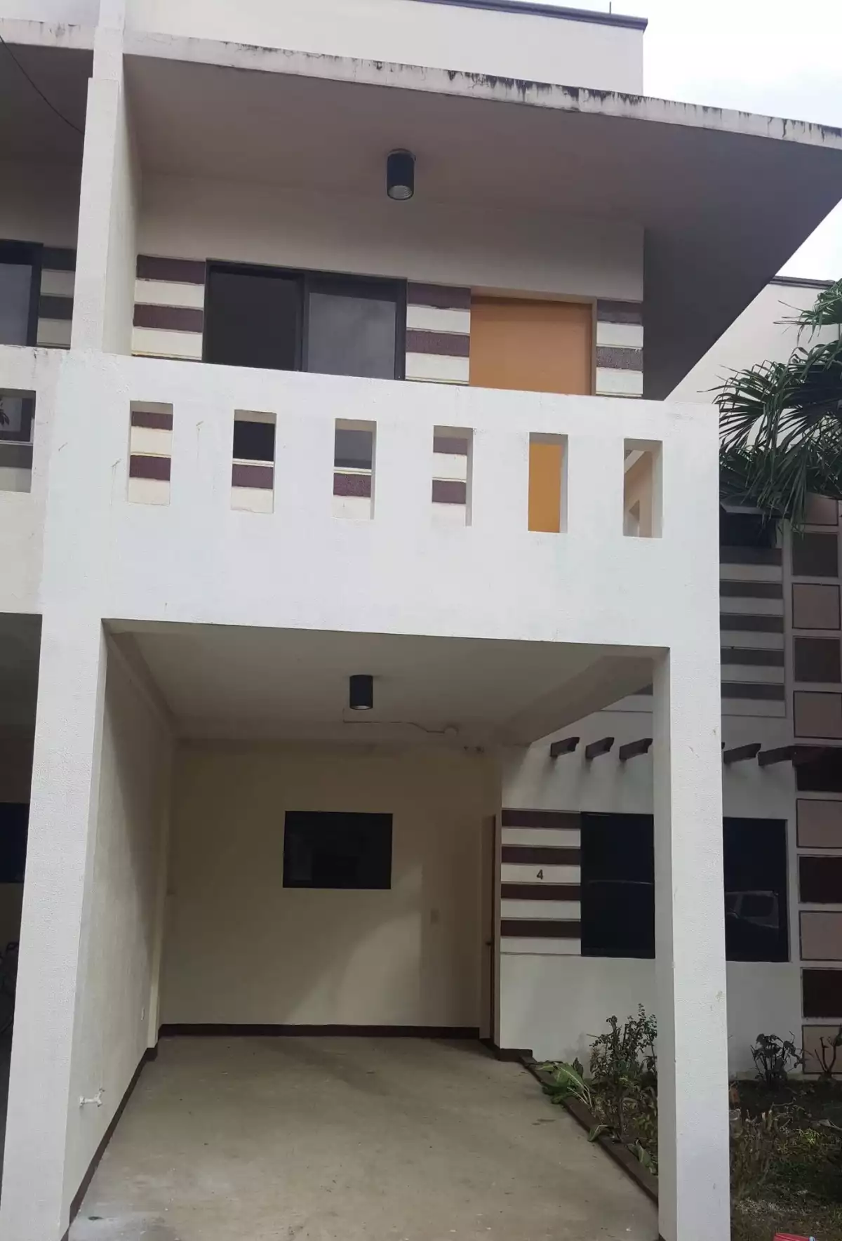 FOR SALE: FULLY OCCUPIED APARTMENT WITH SOLAR PANEL — Apartment in Mandaue City, Cebu, Philippines — Photo 3