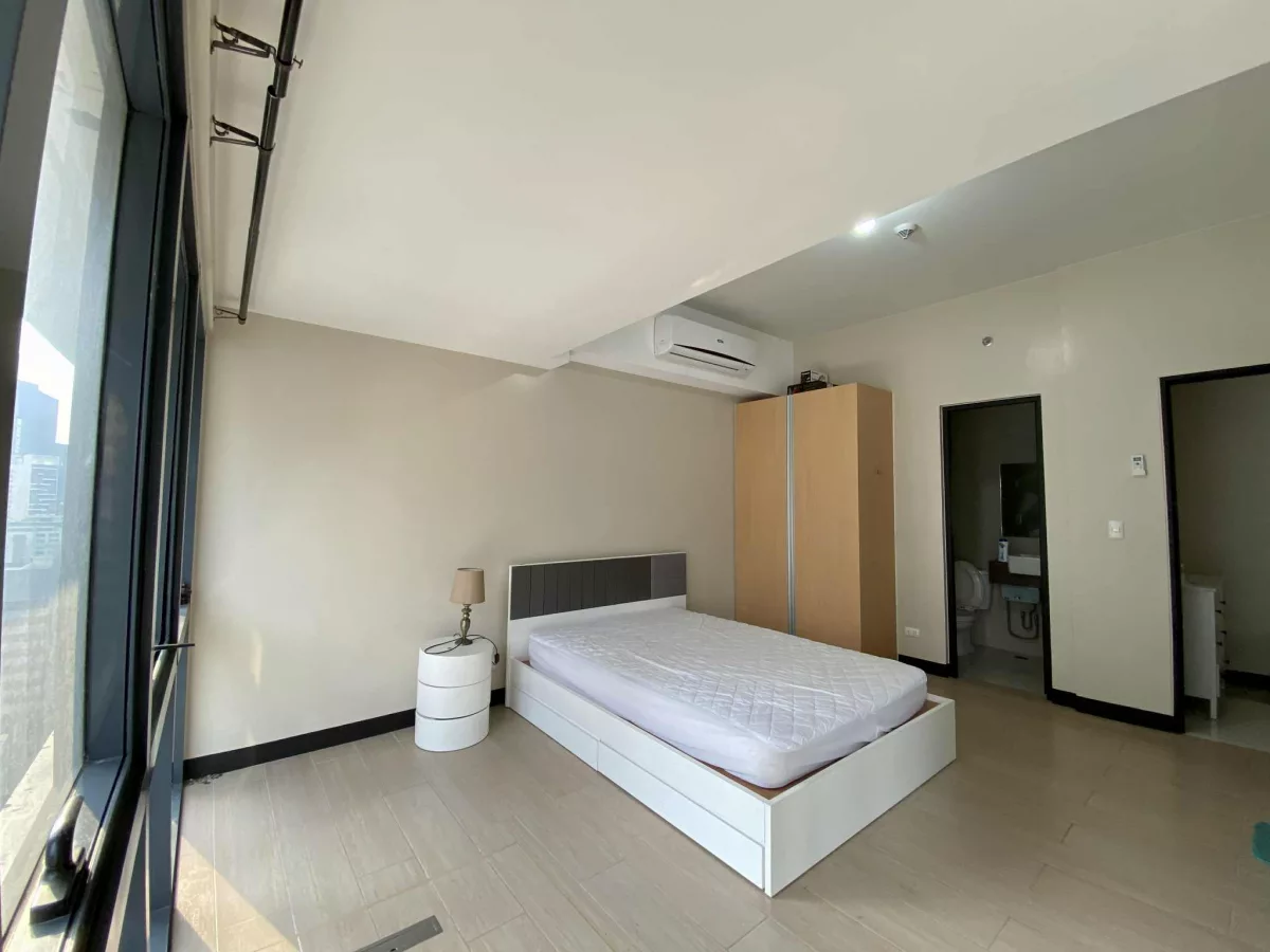 Rush sale condo unit at Salcedo Skysuites Condominium — 1 Bedroom in Makati City, Metro Manila, Philippines — Photo 7