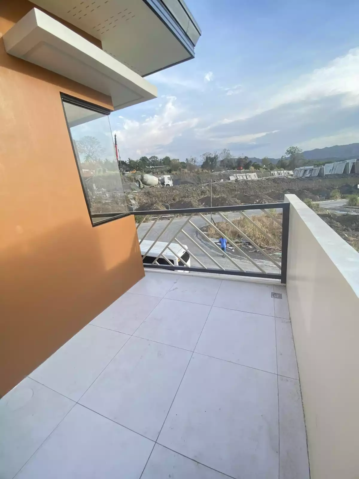 RUSH FOR ASSUME 4 BR HOUSE AND LOT !SAVE AS MUCH AS 1M  !ONLY 1.4M assume price — House and Lot in Cagayan De Oro City, Misamis Oriental, Philippines — Photo 5