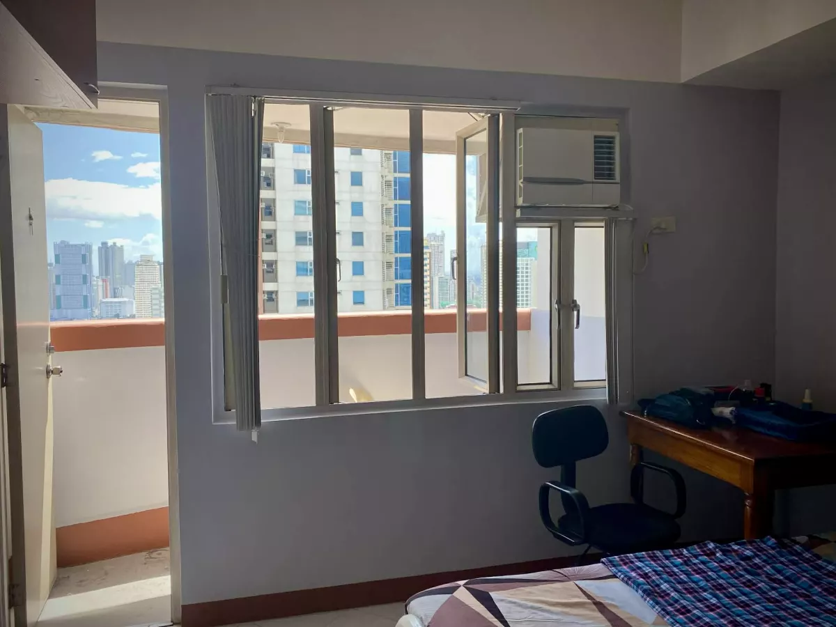 RUSH SALE Prime 1-Br Unit in Ermita Manila with Balcony and Parking — 1 Bedroom in Bocobo St, Ermita, Manila — Photo 2