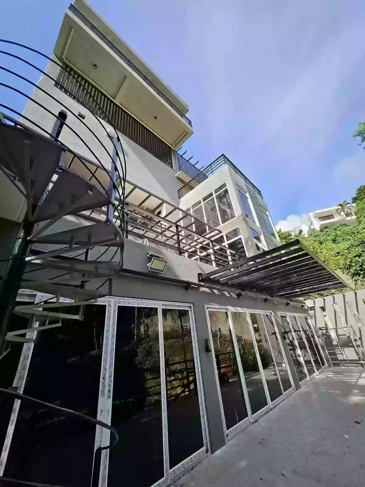 Ultra-Luxury Brand New 6-Storey House & Lot for Sale with Elevator access  & Swimming Pool — House and Lot in Paseo John, Cebu City, Cebu — Photo 2