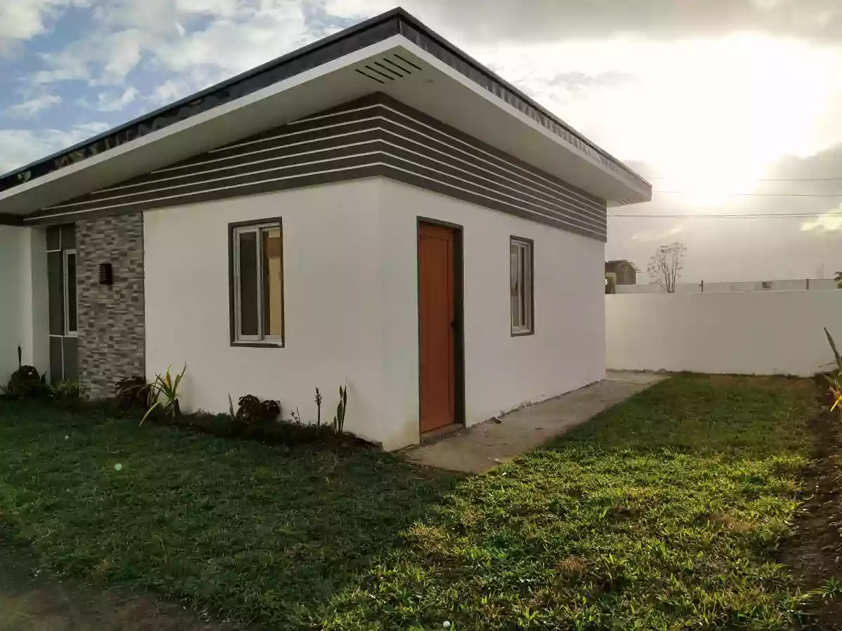 House & Lot for SALE in Pili Camarines Sur (Near CBSUA and Airport) — House and Lot in Pili, Camarines Sur, Philippines — Photo 2