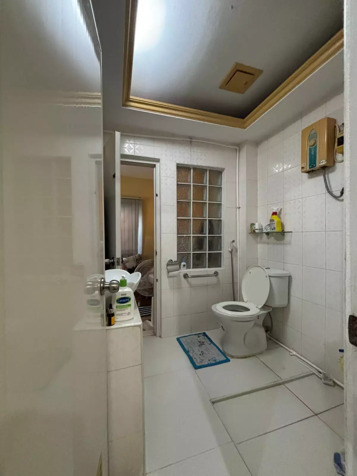 Open photo 17 of 28 — FOR SALE – Income-Generating Apartment + 3-Storey House