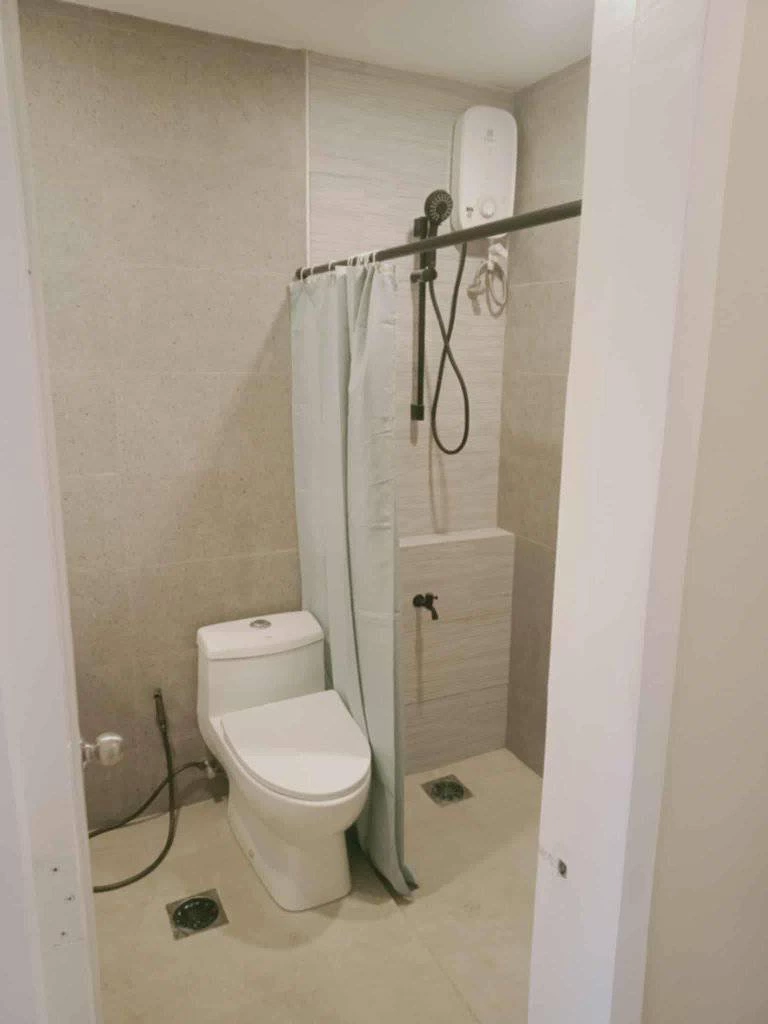 4 BEDROOM HOUSE FOR RENT NEAR SACRED HEART SCHOOL/ ATENEO DE CEBU in MANDAUE CITY — Townhouse in H Abellana, Mandaue, Cebu — Photo 6