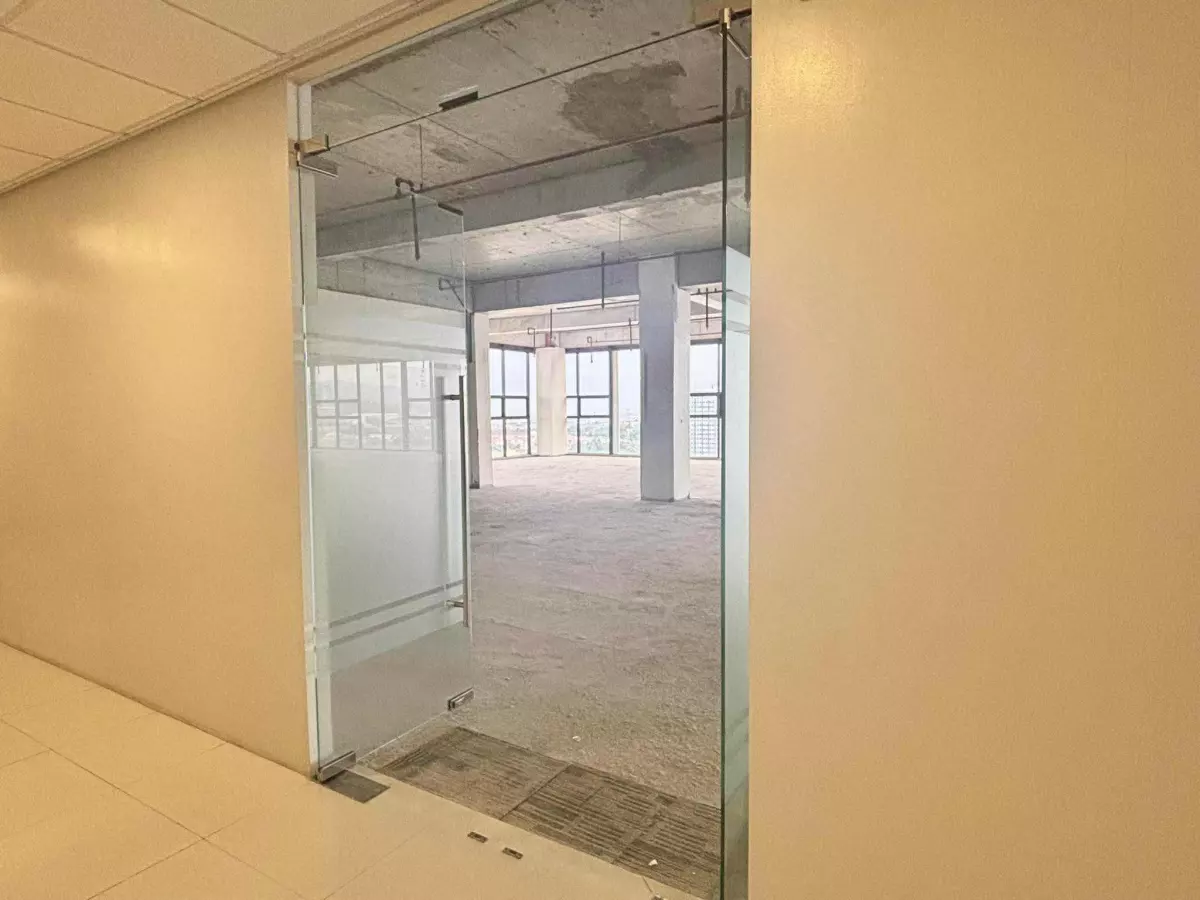 99.58 Bare/Warm Shell Office Space For Rent In AS Fortuna — Office in Mandaue, Cebu, Philippines — Photo 3