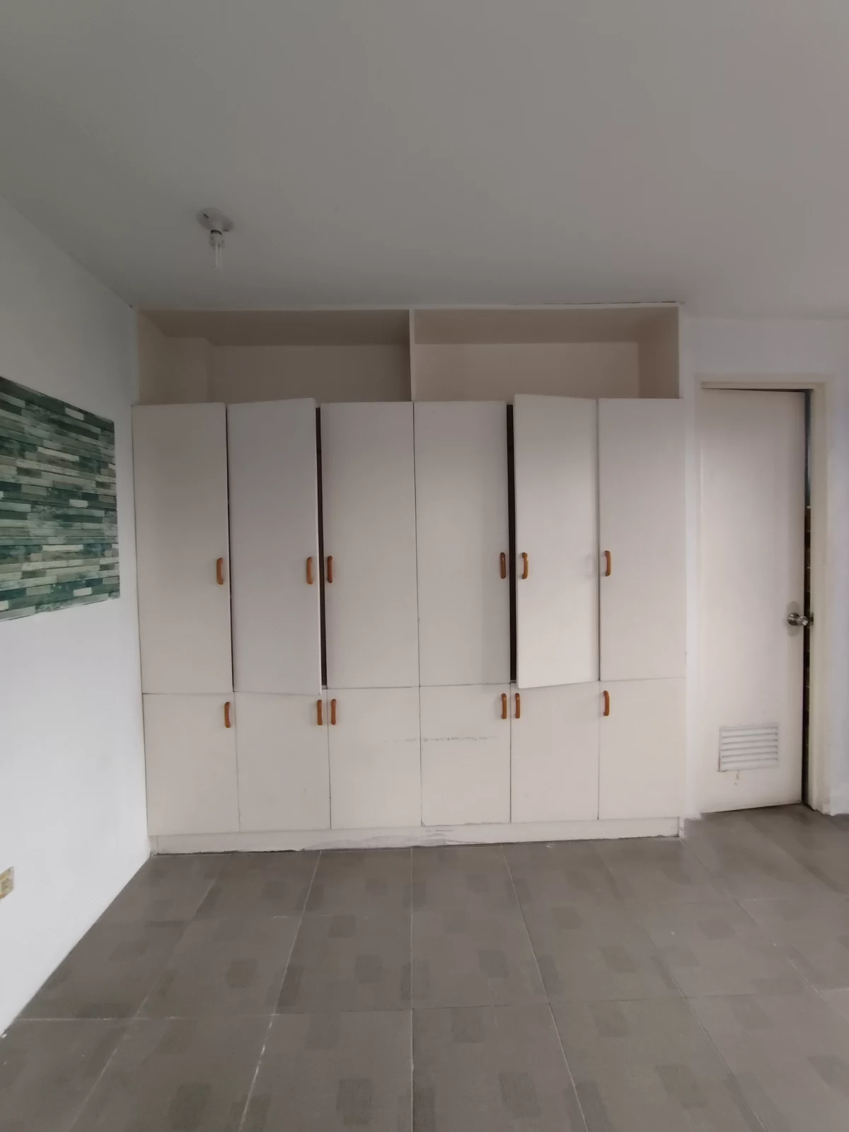 Open photo 13 of 15 — House and Lot with 5 Doors Apartment 