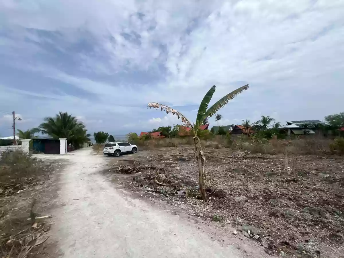 Beach Lot For Sale — Commercial Lot in Moalboal, Cebu, Philippines — Photo 2
