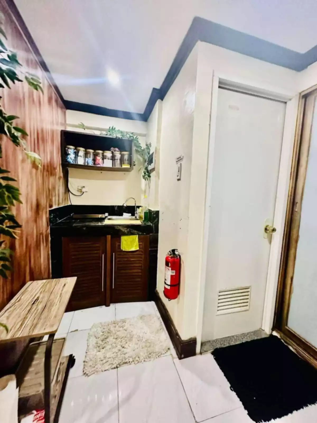 CONDO FOR SALE AT MACTAN OISES GARDENS — 2 Bedrooms in Cebu — Photo 5