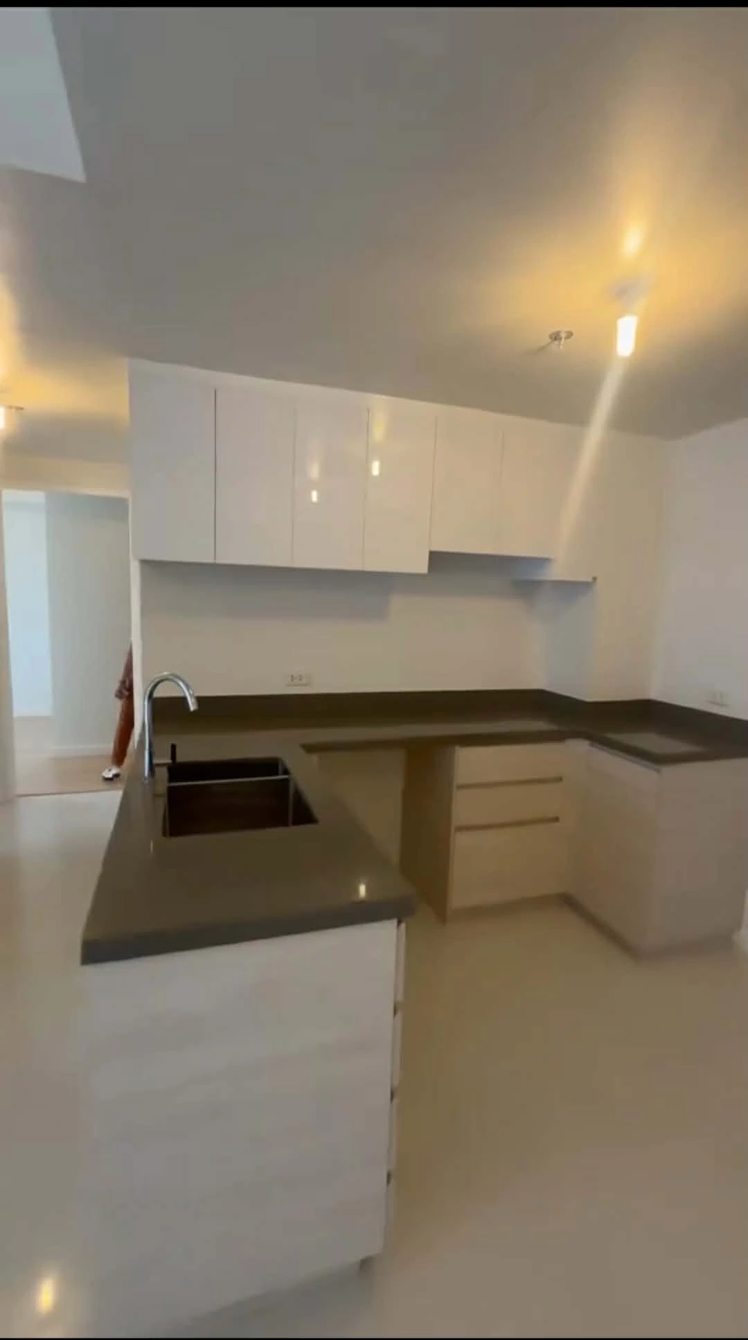 For Sale 2-Bedroom Suite with Balcony & 1 Parking slot @ Mandani Bay Tower 2 — 2 Bedrooms in F.E. Zuellig Avenue, Mandaue City, Philippines — Photo 2