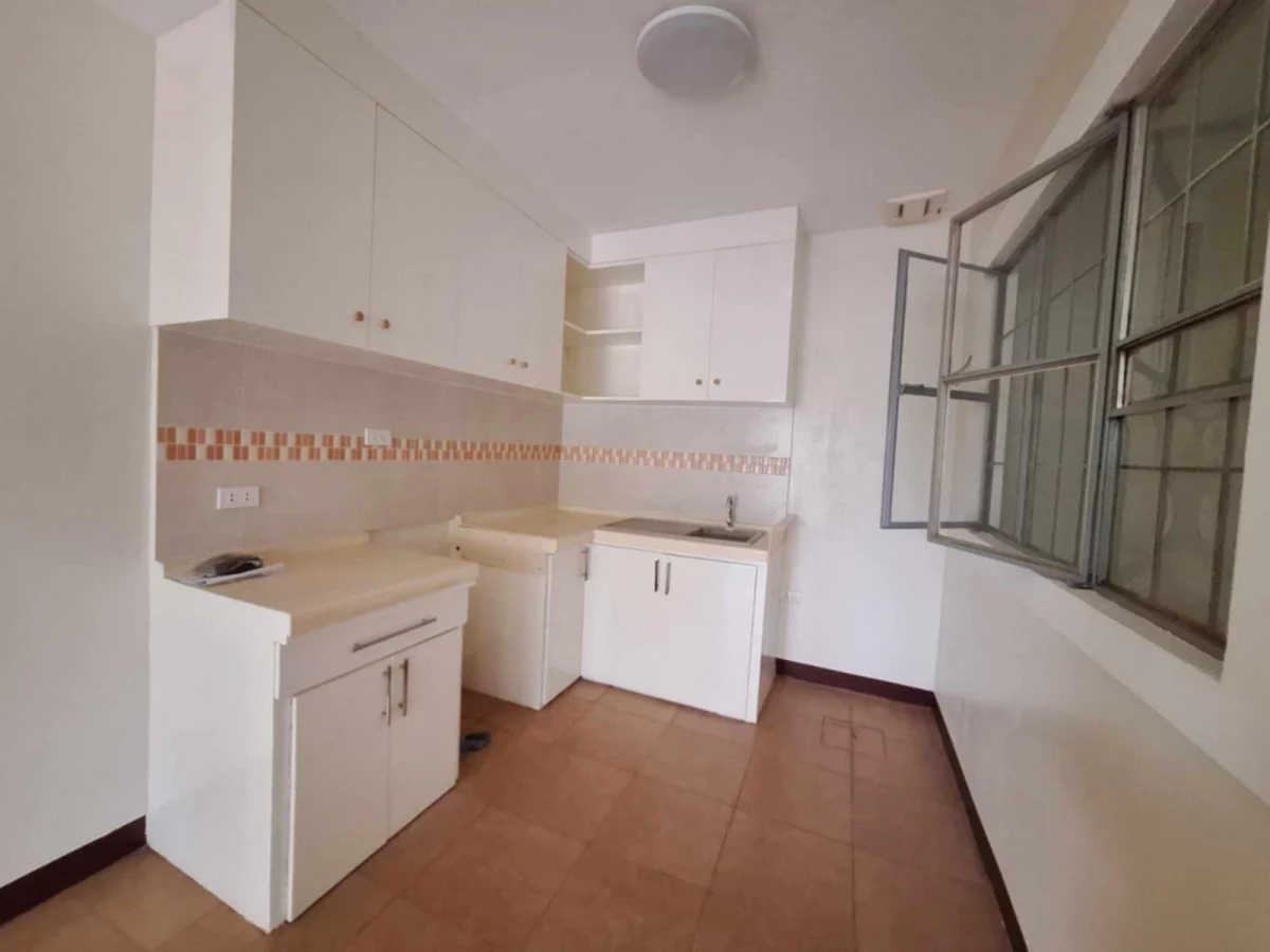 HOUSE AND LOT FOR SALE AT BASAKLAPU-LAPU — House and Lot in Lapu-Lapu City, Cebu, Philippines — Photo 2