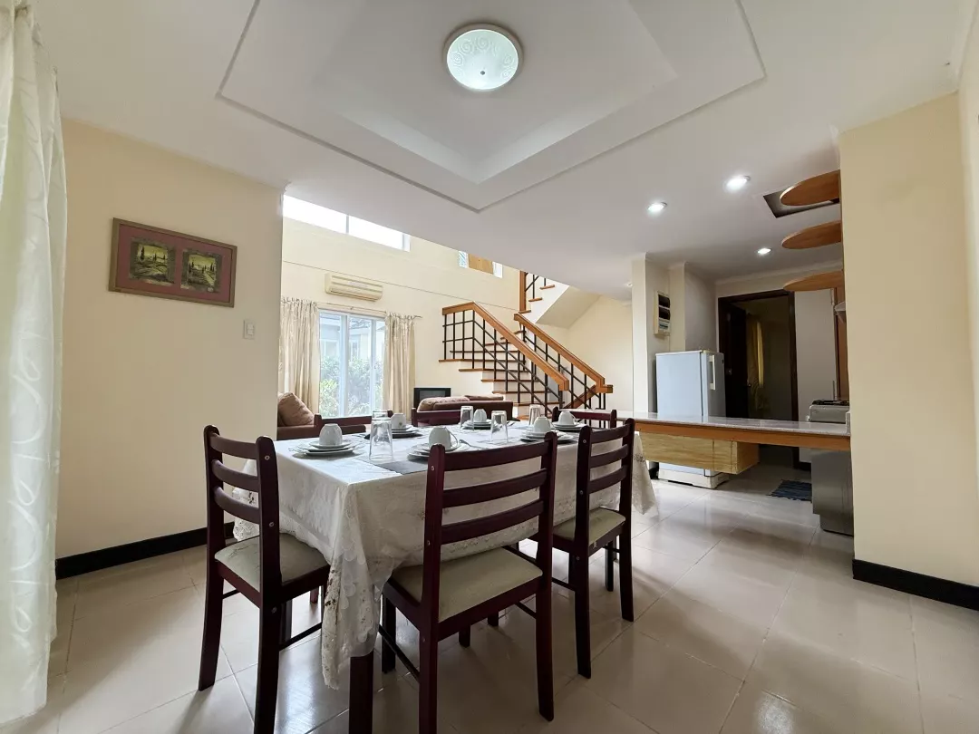 Stunning 3-Bedroom Townhouse for Sale at The Courtyard, Canyonwoods — Townhouse in Lemery, Batangas, Philippines — Photo 3