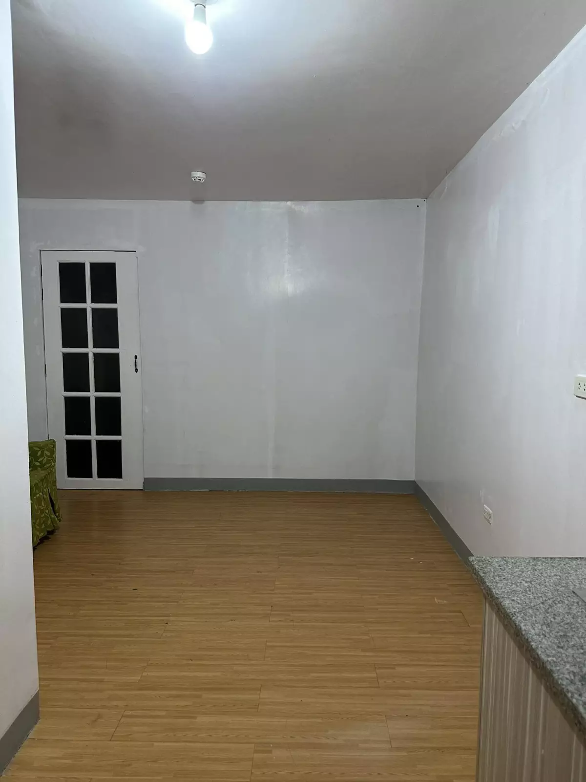 FOR RENT: SEMI FURNISHED 1 BEDROOM UNIT