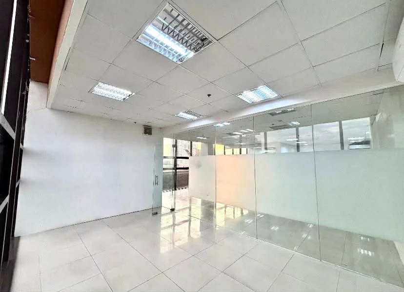 175.89 Sqm. Office Space For Rent In AS Fortuna — Office in Mandaue, Cebu, Philippines — Photo 2