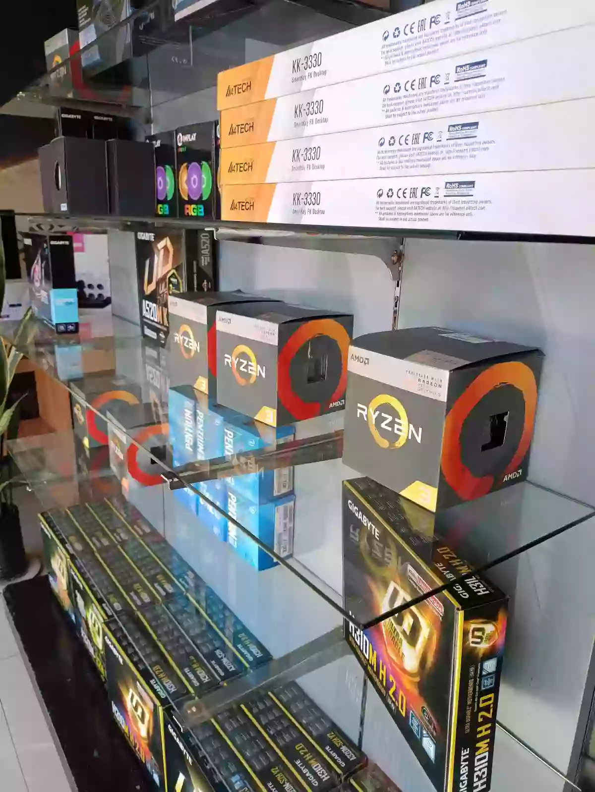 Open photo 14 of 17 — Computer Shop for Assume
