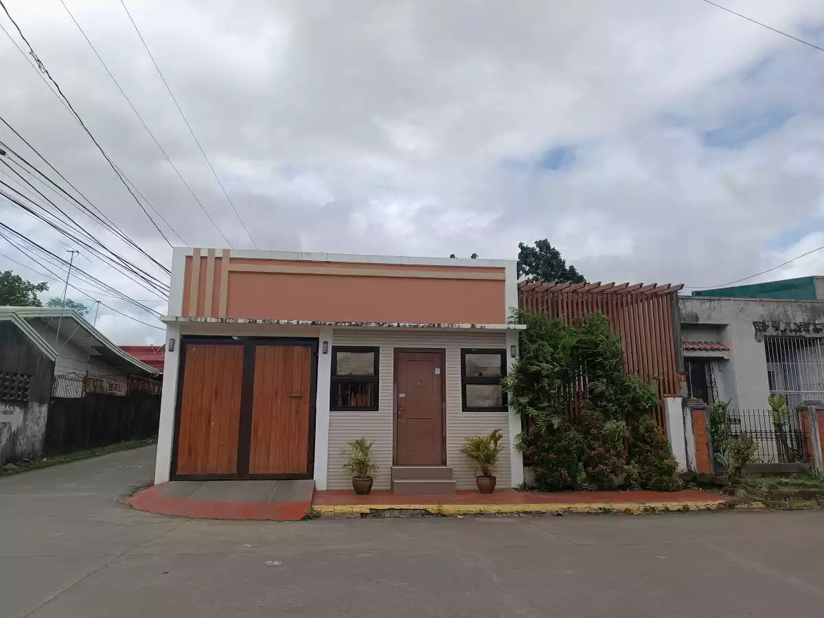 For Sale House and Lot In Gulang Gulang Lucena City Clean title Fully Finished 5 aircon and fixtures are included