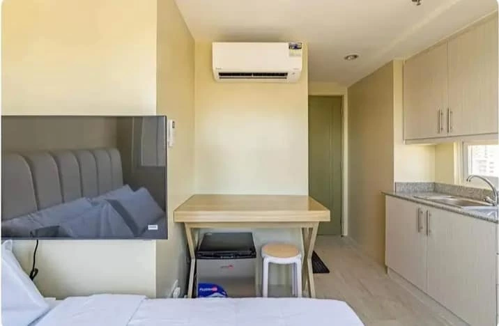 FORSALE BRAND NEW FULLY FURNISHED SEA VIEW CORNER UNIT WITH BALCONY IN CITYSCAPE GRAND TOWER — Studio in Archbishop Reyes Avenue, Cebu City, Cebu — Photo 3