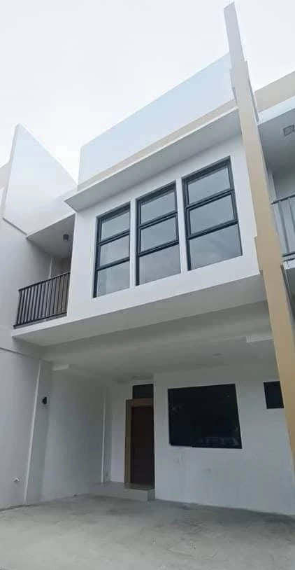 4BR HOUSE Near Ateneo Mandaue — House and Lot in Cebu, Philippines — Photo 4