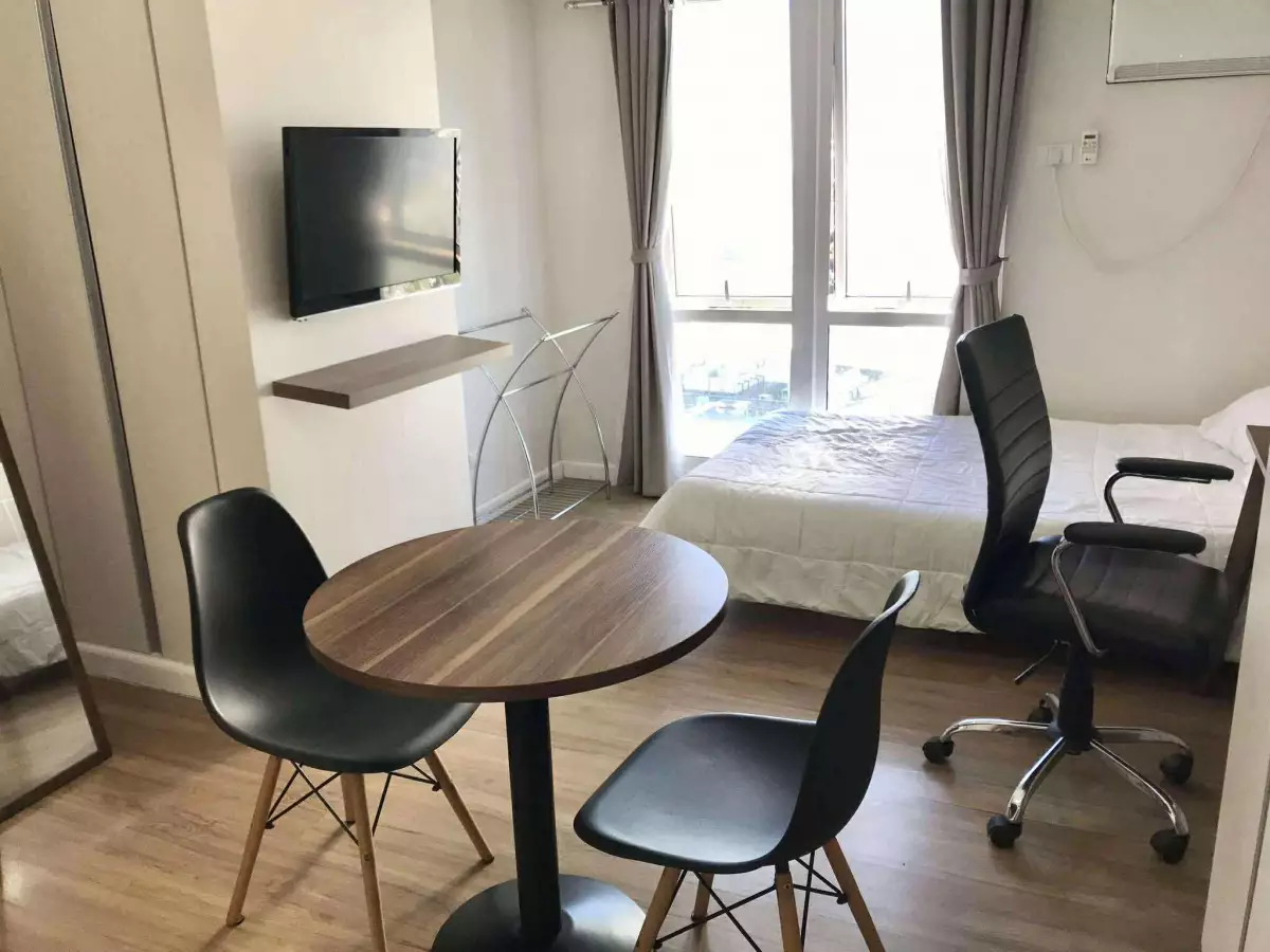 Php 4.55M Fully Furnished Studio Unit FOR SALE In Solinea Across Ayala Mall — Studio in Cebu City, Philippines — Photo 3